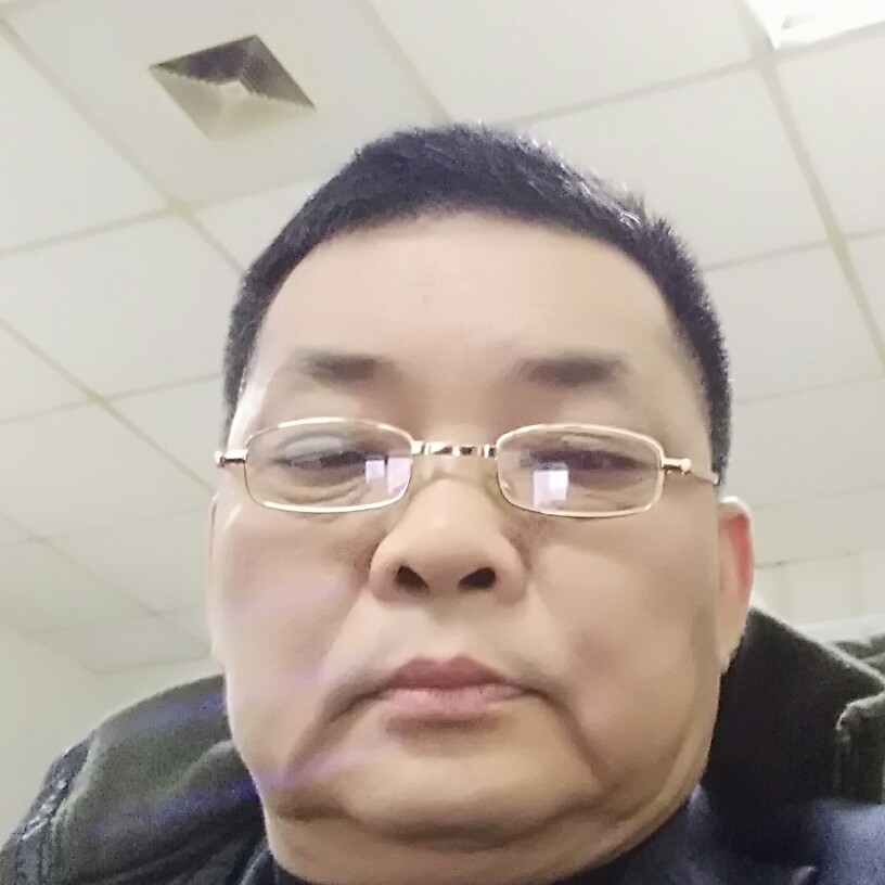 活泼美女的照片