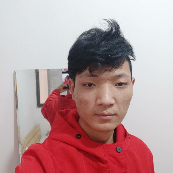 执着浅吻白开水的照片