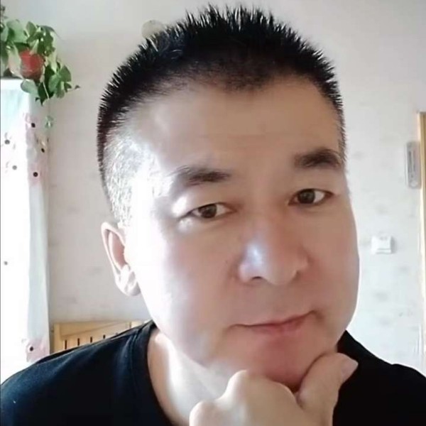 鸡方精明的照片