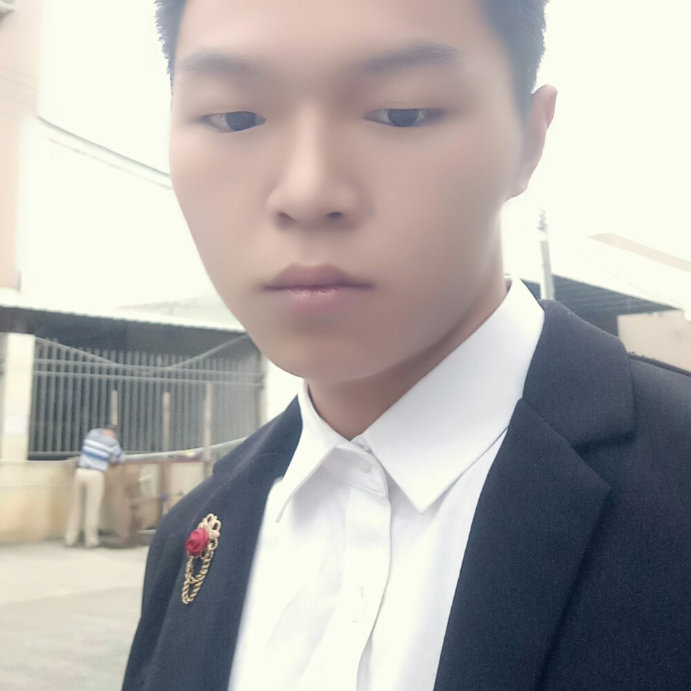 不安笑靥的照片