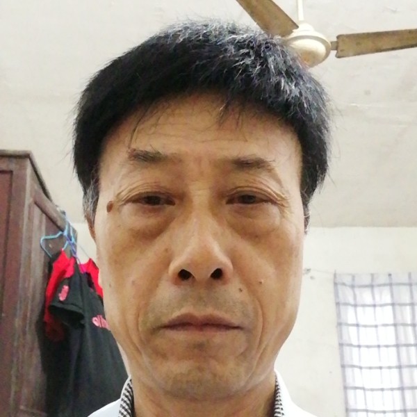 老师回首会撒娇的照片