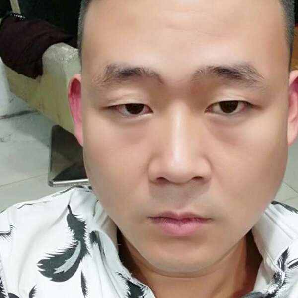明亮水杯的照片