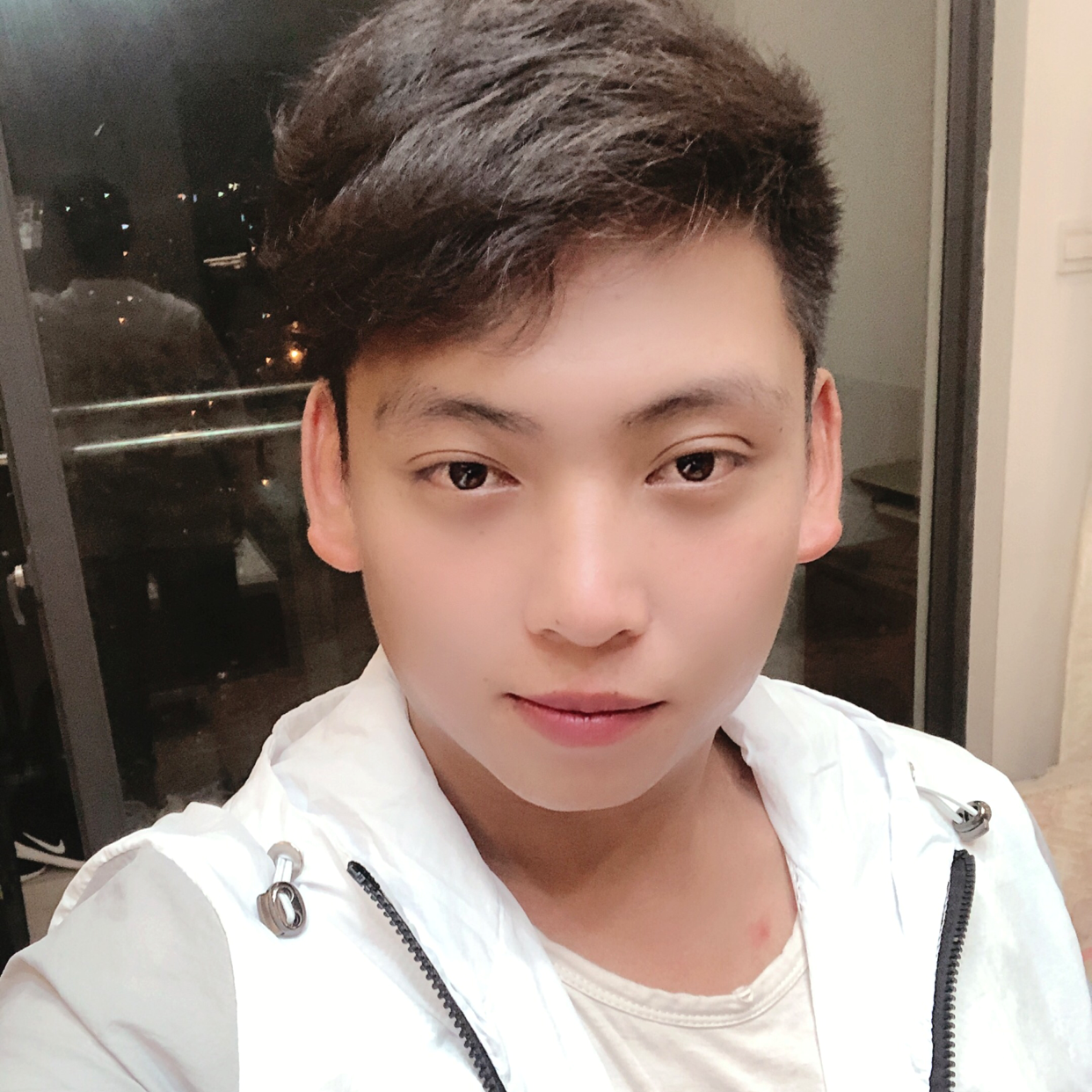 欣慰蹁跹舞蹈的照片