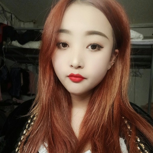 心灵美浅吻大树的照片