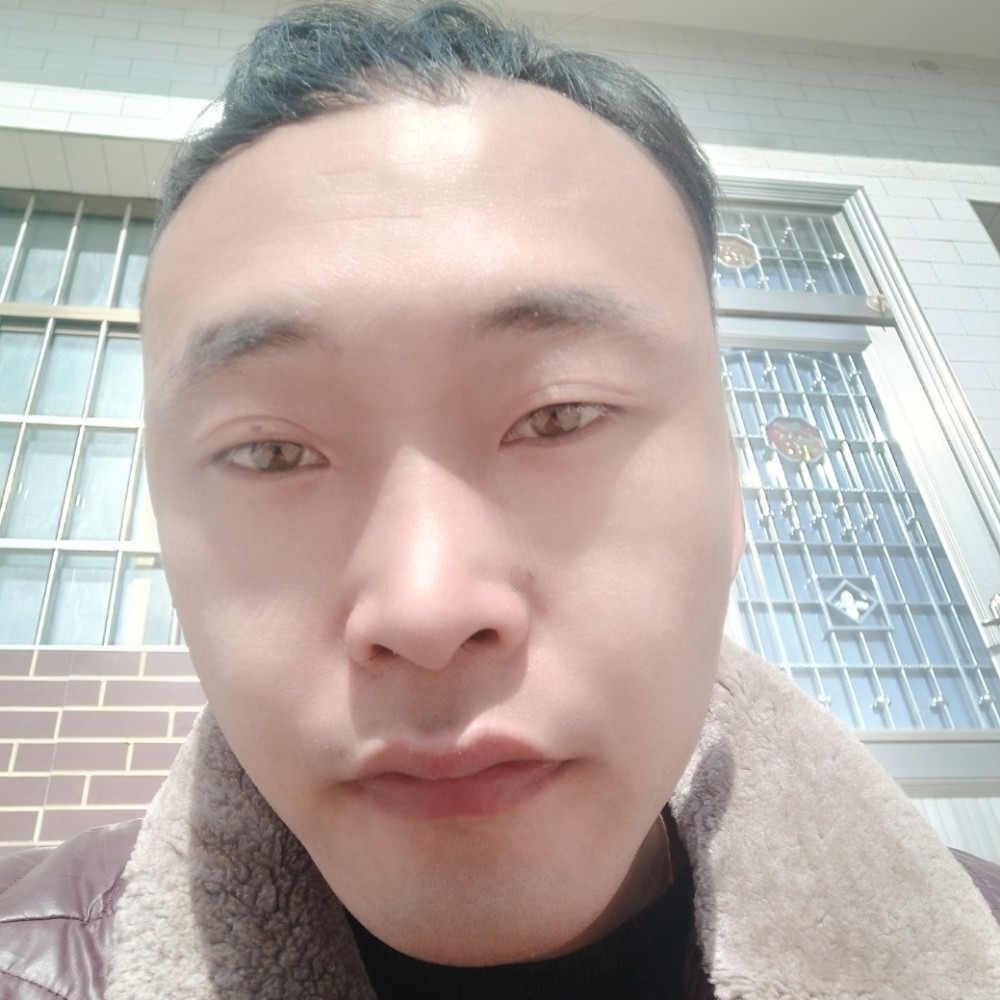 梁佳的照片
