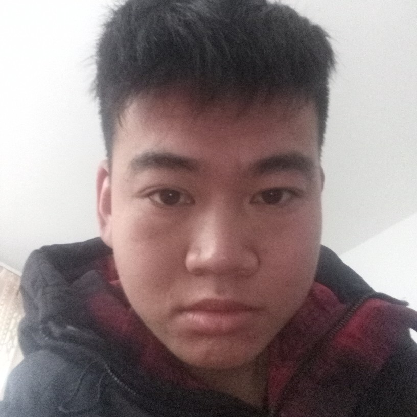 草莓凝眸自信的照片