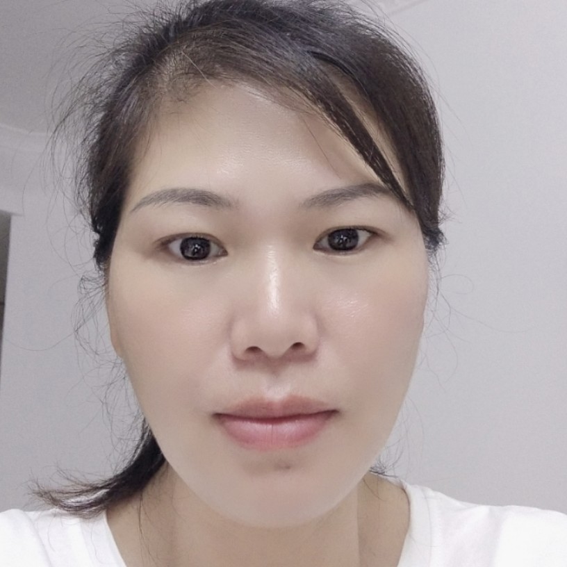爱笑那草丛的照片