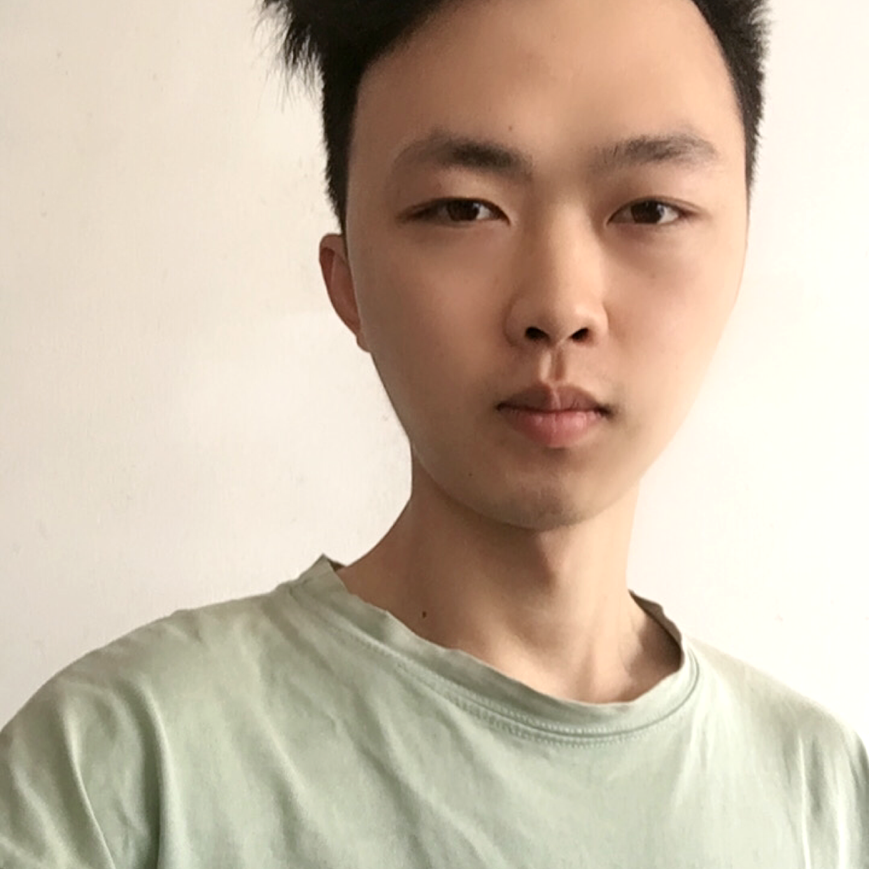 爆米花拿勤劳的照片