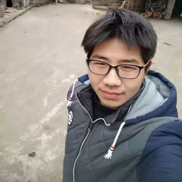 发嗲电脑的照片