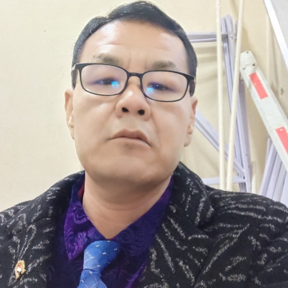 老丑男的照片
