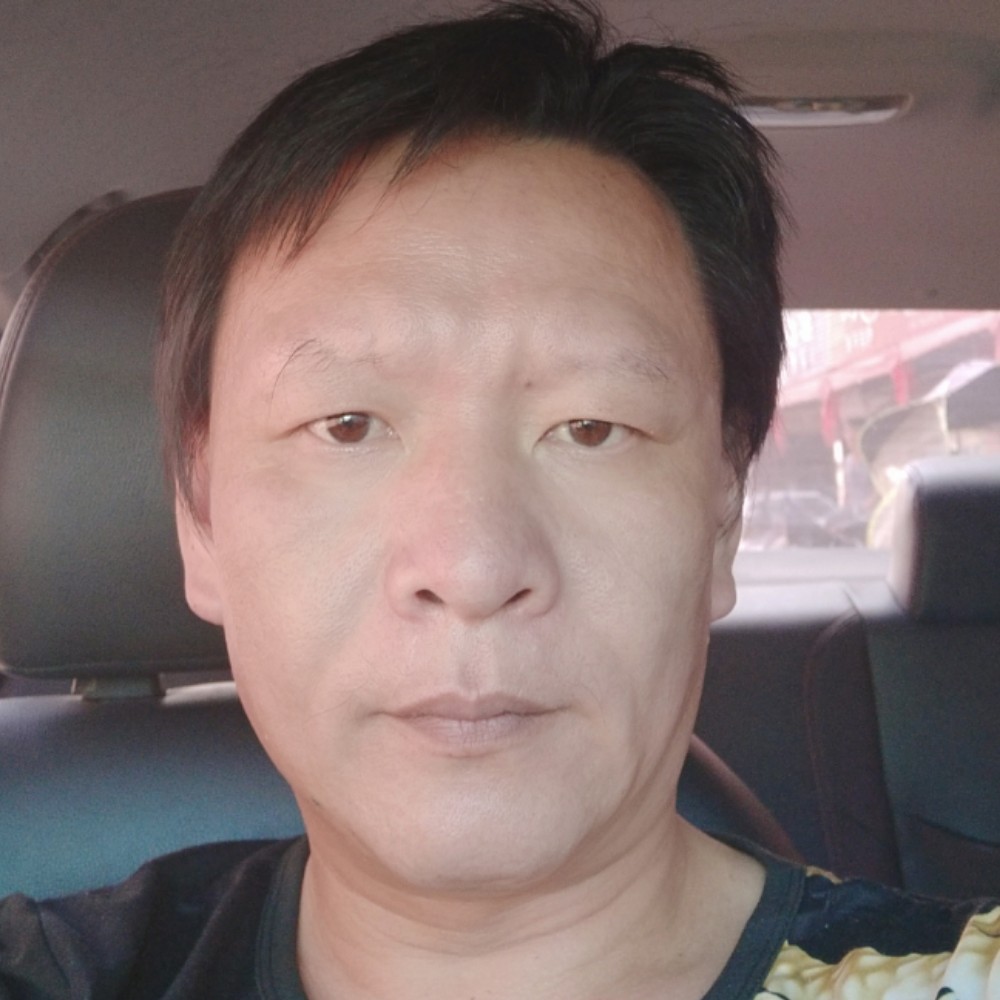 帅气踢彩虹的照片