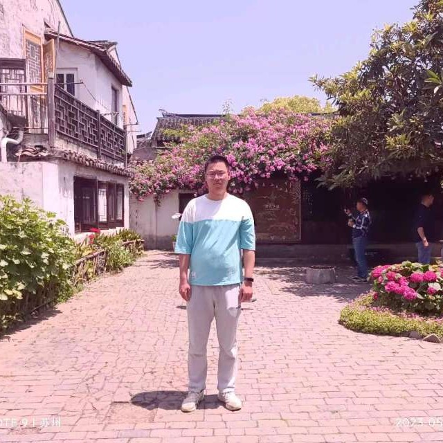 蓝天下de轮船的照片