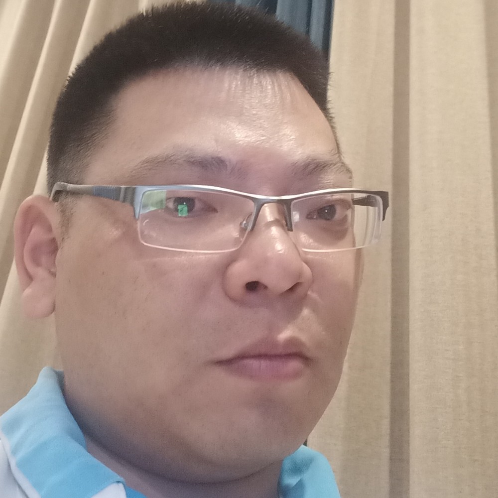 台灯微笑的照片
