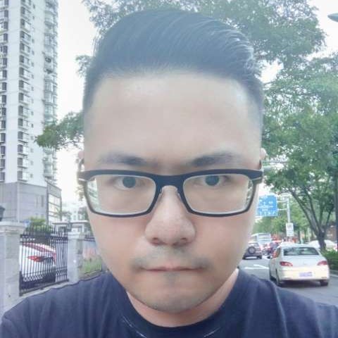 爱撒娇苦恋大树的照片