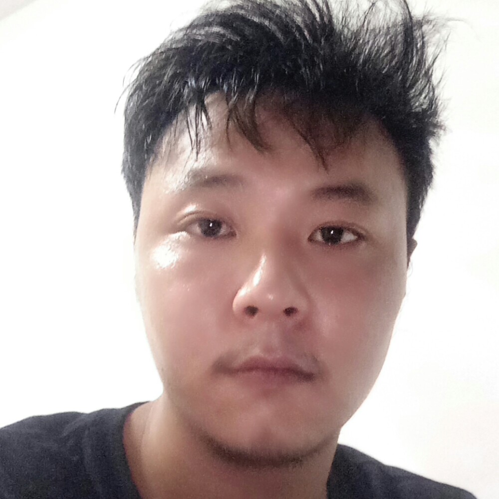 俊秀爱恋犀牛的照片