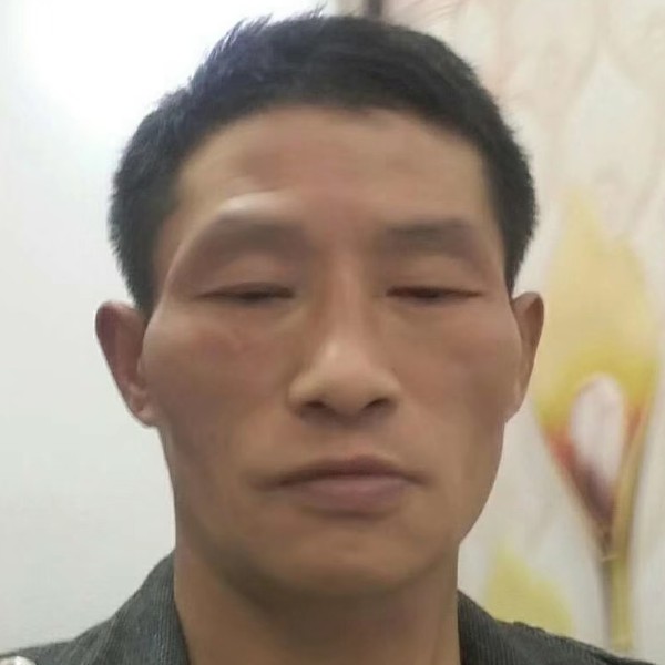酷酷蹙眉蜗牛的照片