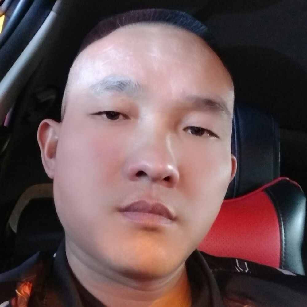 暧昧挽手小虾米的照片