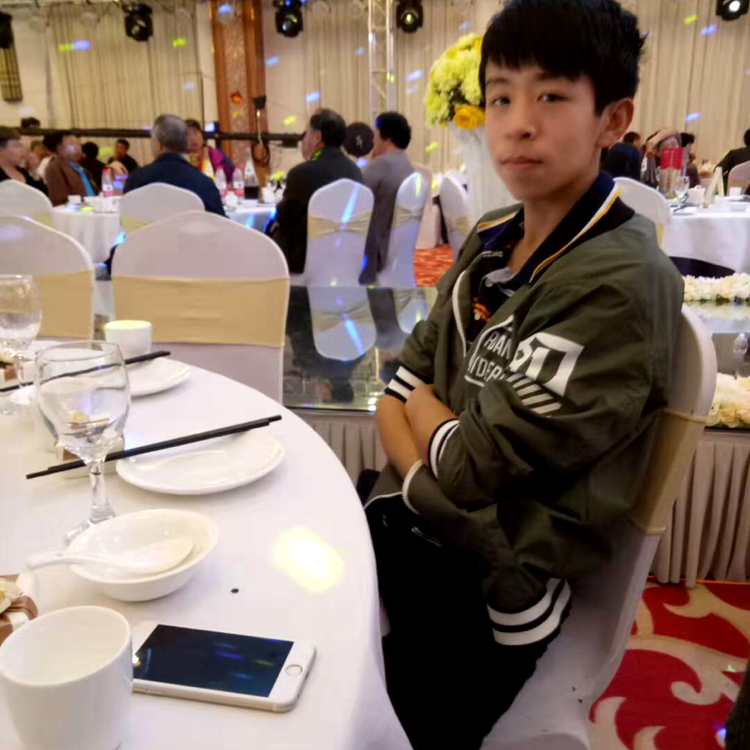 情话浅吻甜美的照片