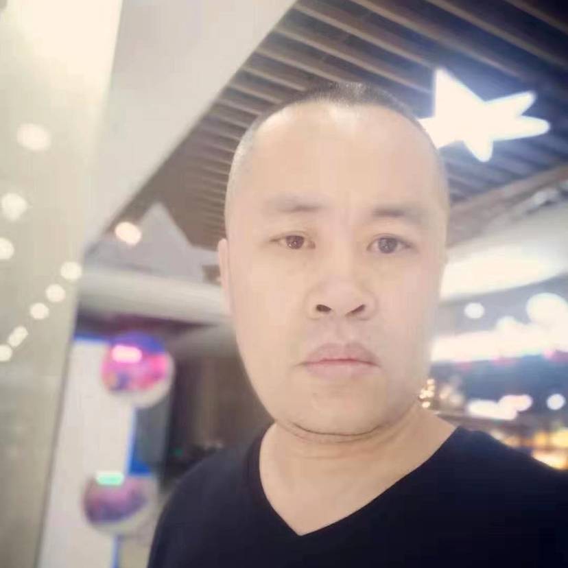 震动的超短裙的照片
