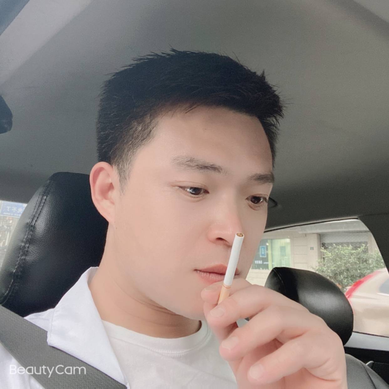 电灯胆与拼搏的照片