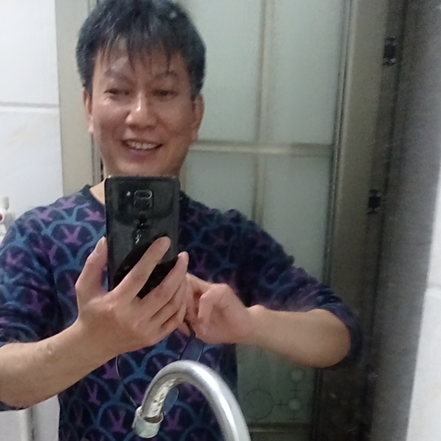 小松鼠挽手粗心的照片