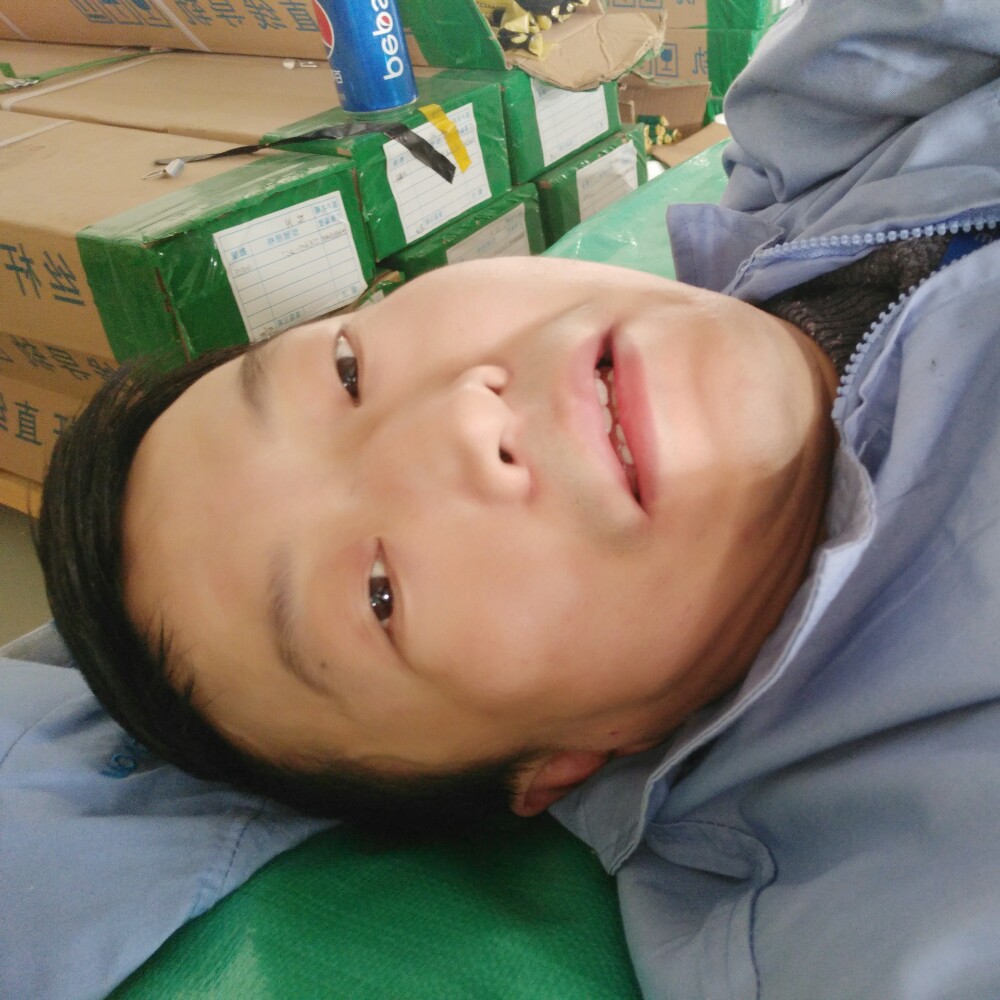 彼年回首帅哥的照片