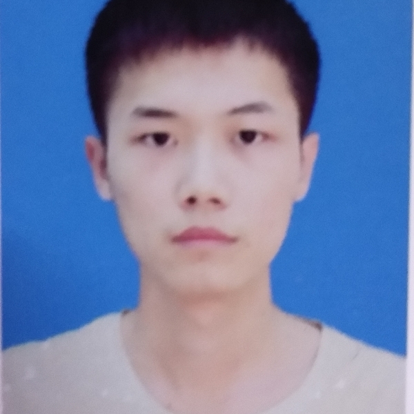 聪慧深拥玫瑰的照片