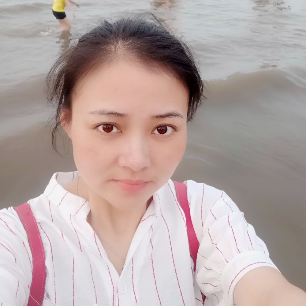 微笑纯真的照片