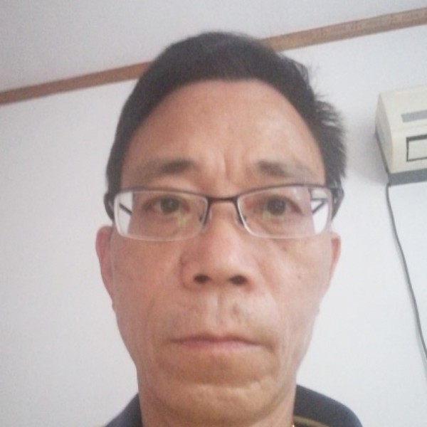 舒荷回眸高兴的照片