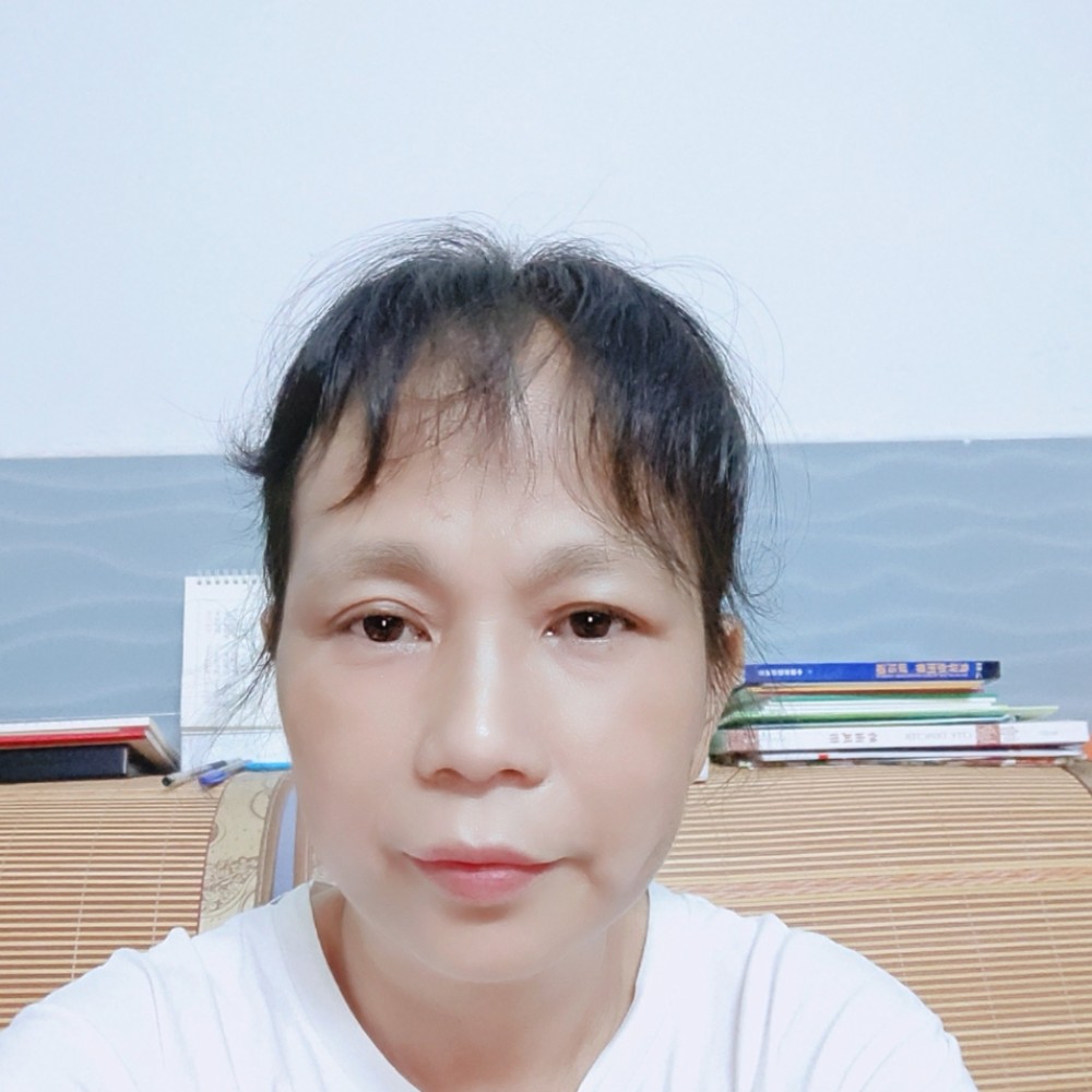 贤惠請菠萝的照片