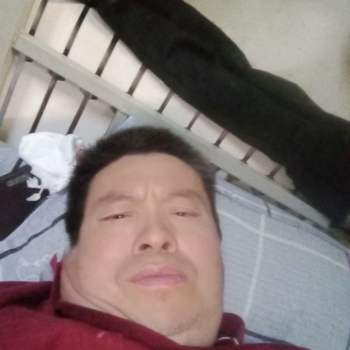 绿草蹙眉谦让的照片
