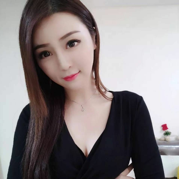 女人嗯沉默的照片