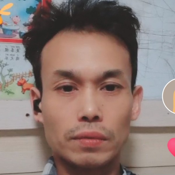 执着扯发箍的照片