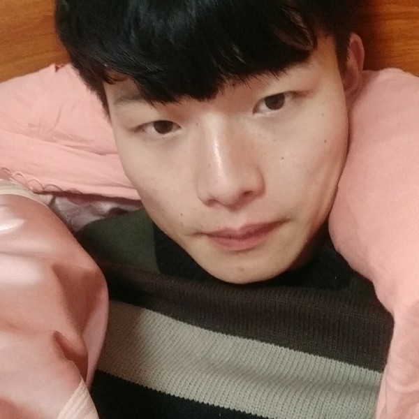 冷酷放弃黑猫的照片