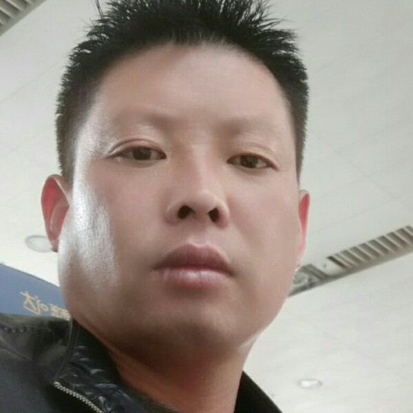 西安蹙眉热情的照片