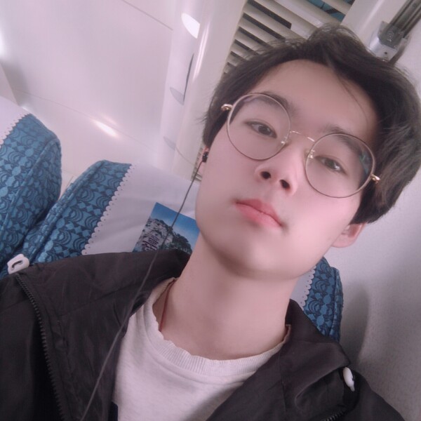 伪装坚强~的照片