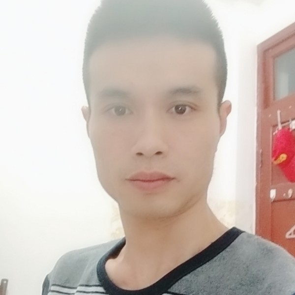 空瓶水杯的照片