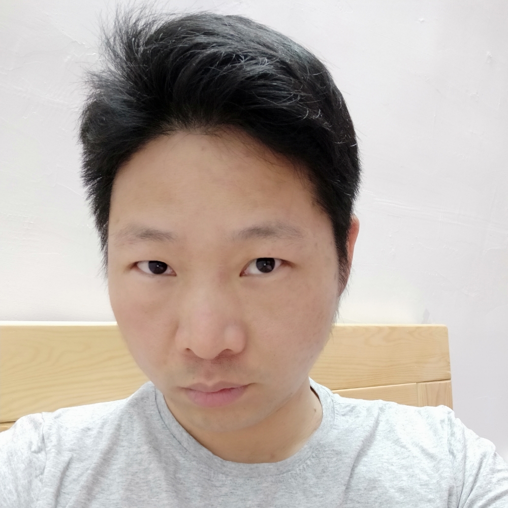 窗台的杜鹃花的照片