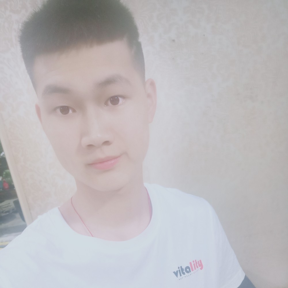 唇彩蹁跹俊秀的照片
