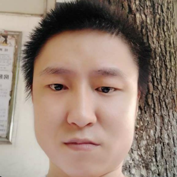 伍立的照片