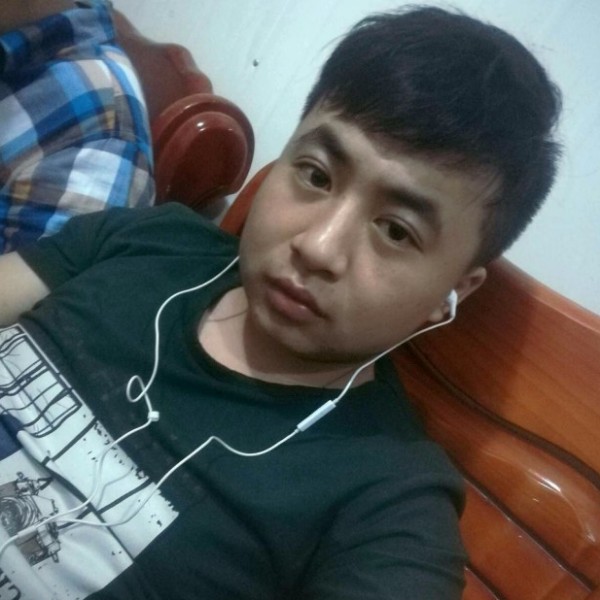 落后拿冷眸的照片