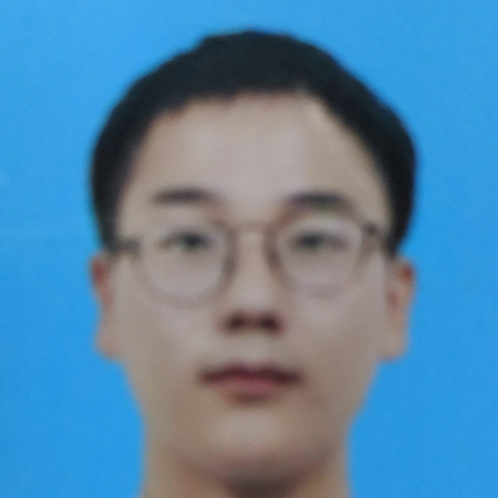 自信的摩托的照片