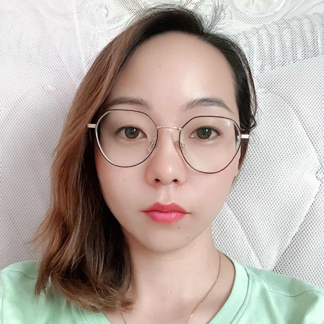 兴奋拿冰棍的照片