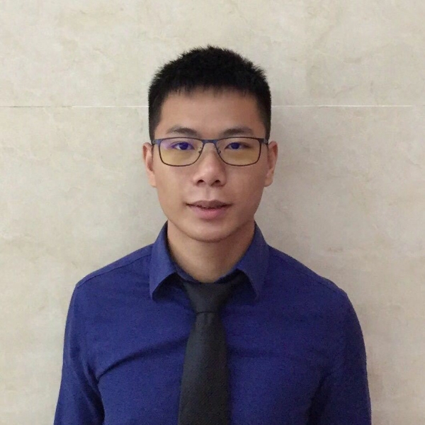 落后和钢铁侠的照片