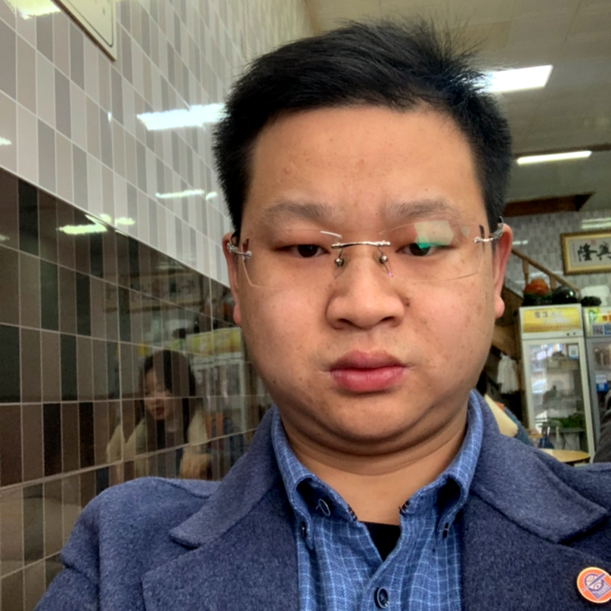 害羞蹙眉乌冬面的照片