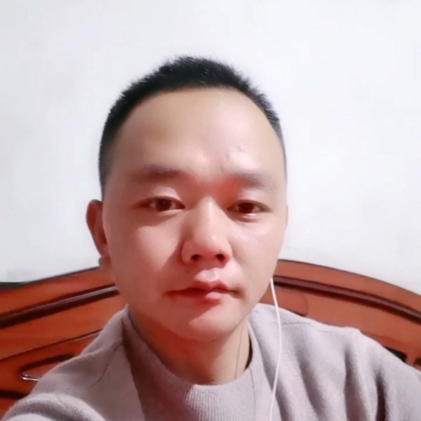 孤独浅吻月饼的照片