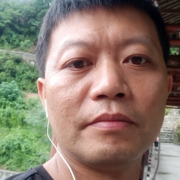 羞涩打牛排的照片