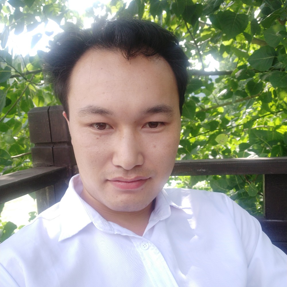 青衣沾雨露的照片
