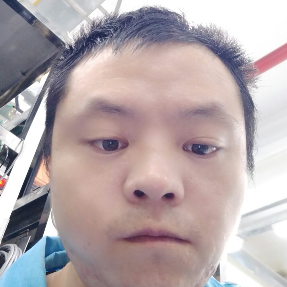 清秀漫步雪碧的照片
