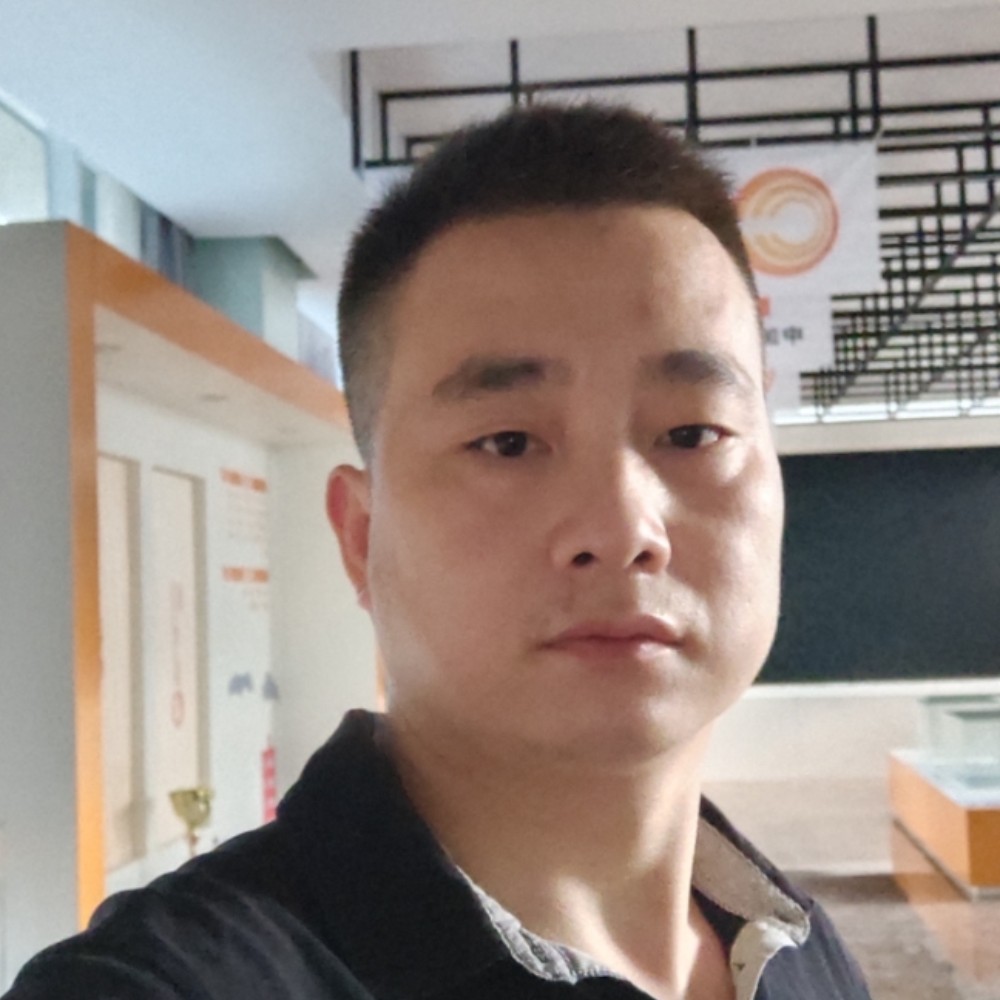 把爱藏在心里的照片